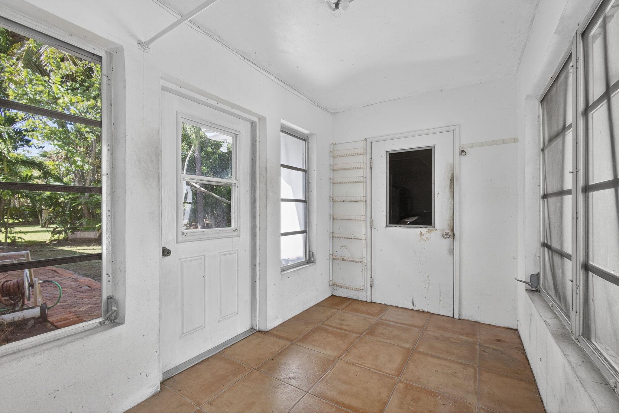 SQUARE LAKE - Residential