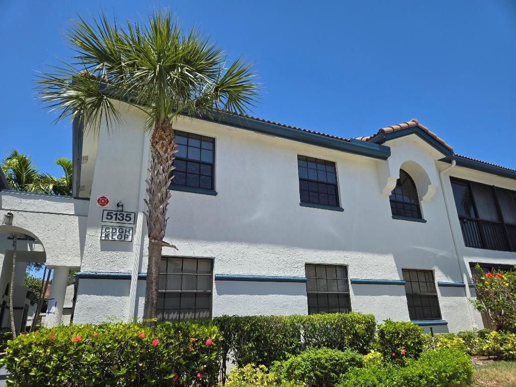 Photo of 5135 Floria Drive #G, Boynton Beach, FL 33437 (MLS # R11086237)