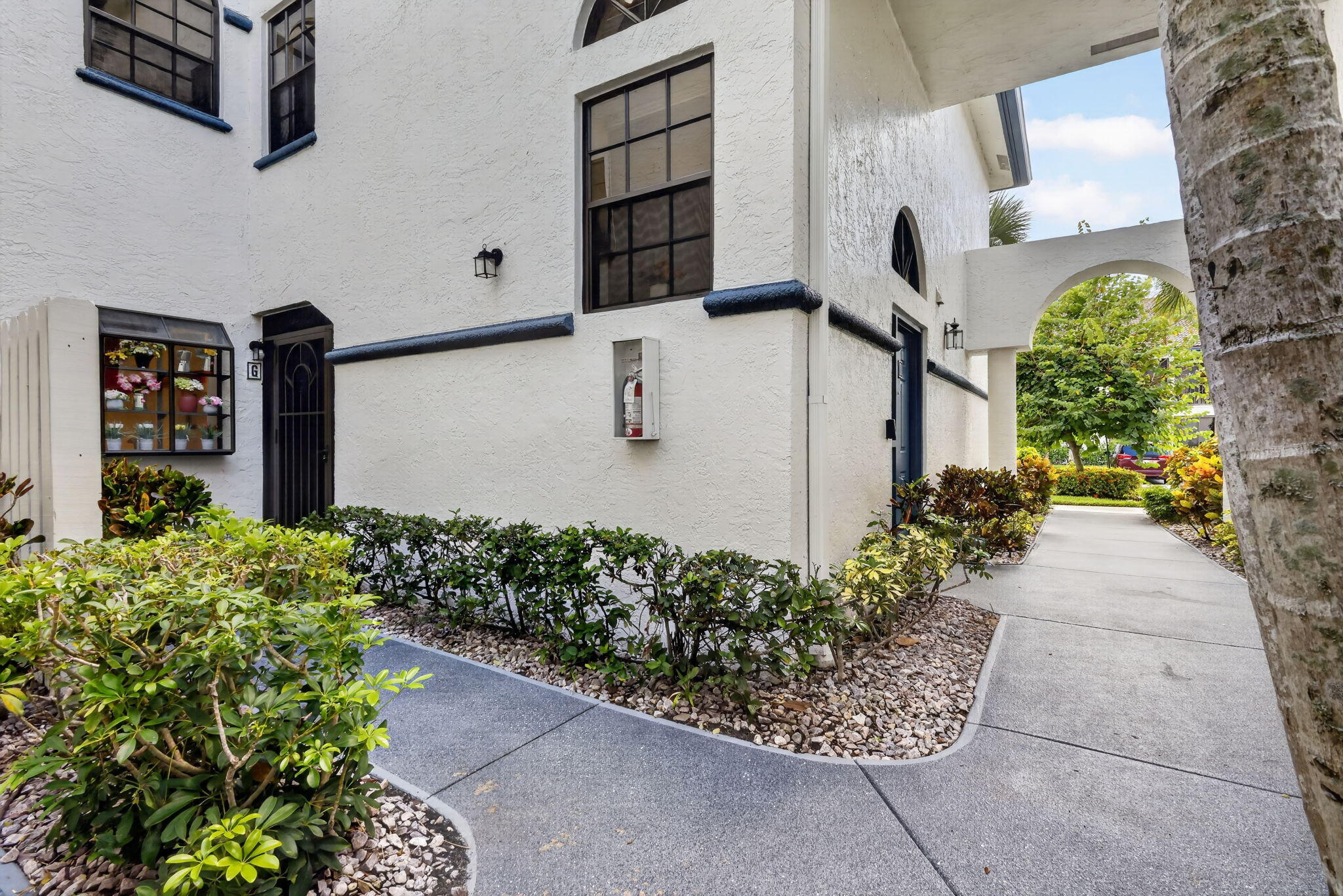 Properties | Stephanie Kaufman 5135 FLORIA Drive G
