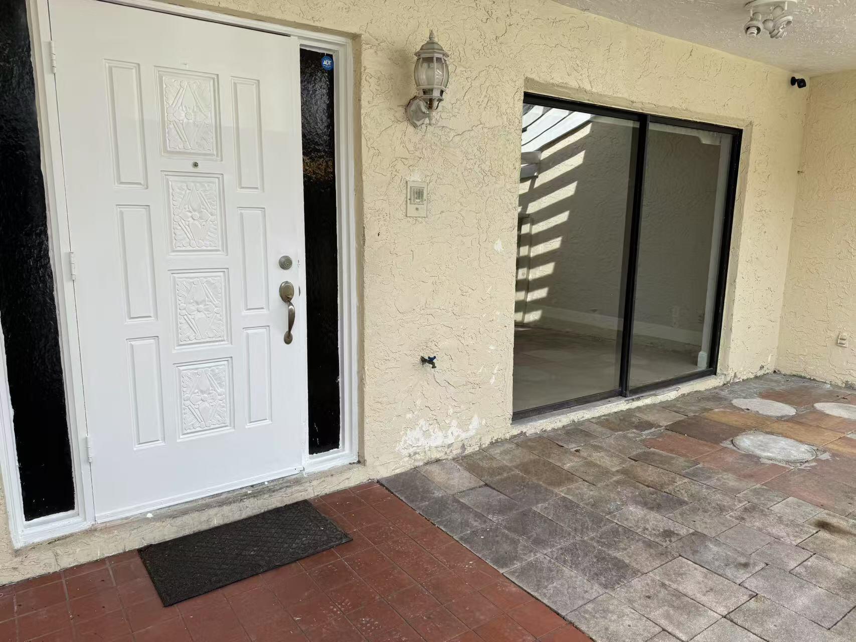 11601 NW 28 Street 6e