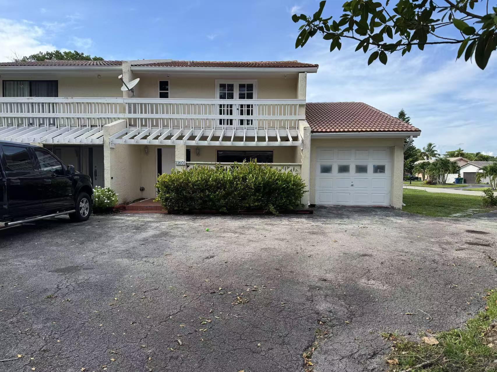 BEAUTIFUL Three bedrooms 2.5 bath 1800sqft Coral Springs Townhome with a Florida room.. Balcony off of every bedroom. FLorida Room that could also be used as a extra bedroom or office. KITCHEN TOTALLY REMODELED ,NEWER FLOORS DOWNSTAIRS. NEWER APPLIANCES, NEWER WASHER AND DRYER... NICE GARAGE. Separate laundry room . Very large driveway with plenty of parking. Excellent Schools.