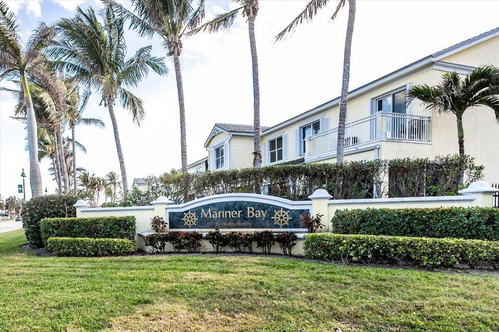 Photo of 804 Mariner Bay Boulevard, Fort Pierce, FL 34949 (MLS # R10962780)