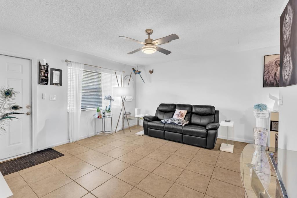 560-564 NE 35th Street