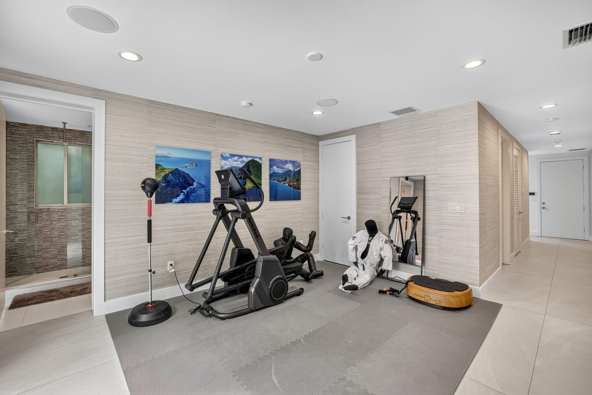 LAUDERDALE BEACH - Residential