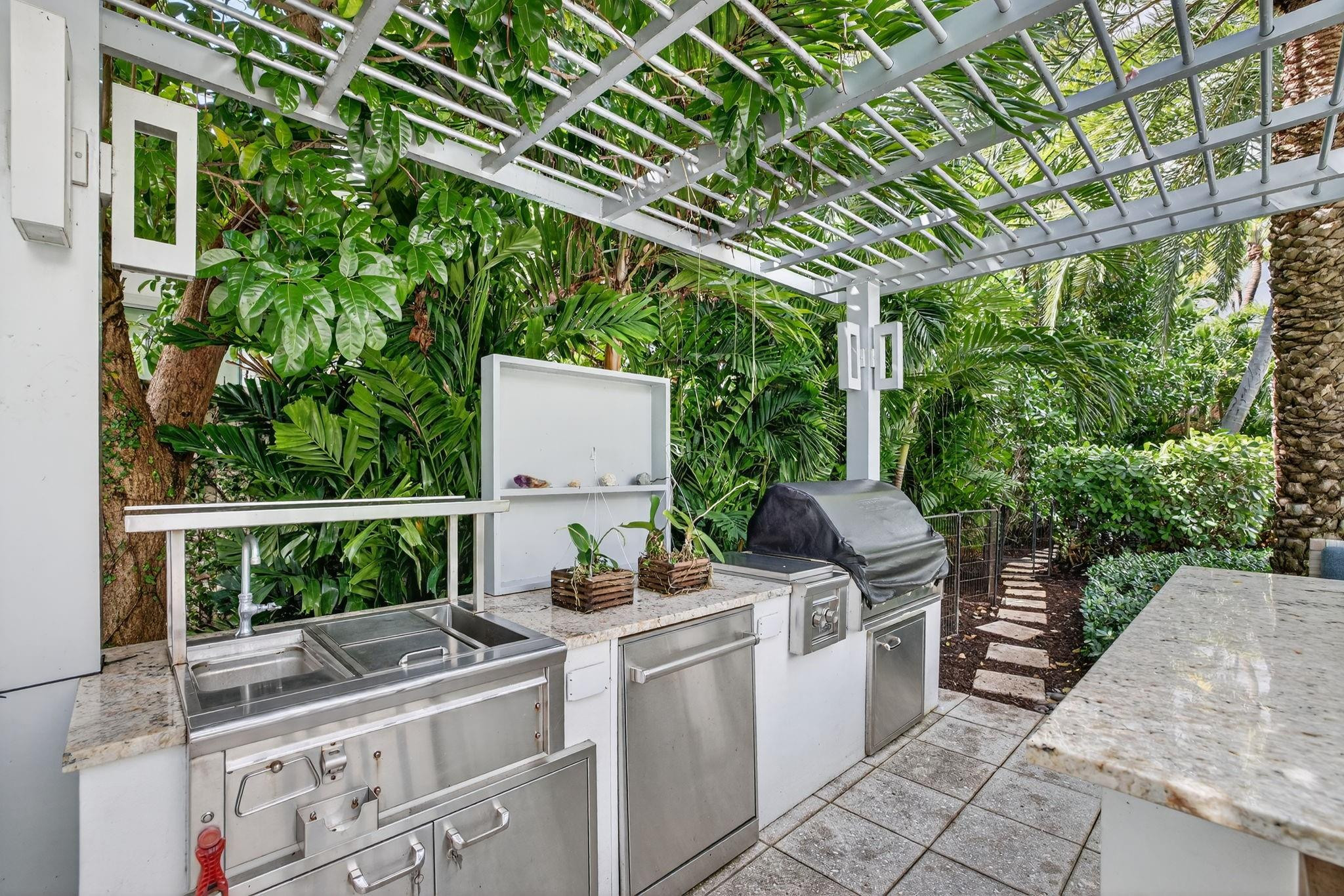 LAUDERDALE BEACH - Residential