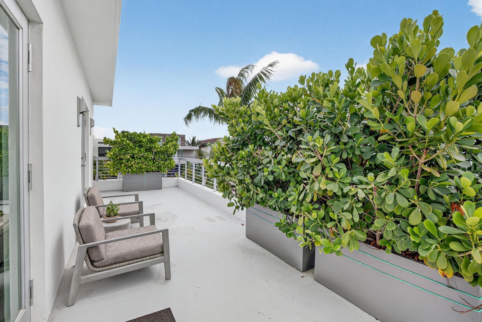 LAUDERDALE BEACH - Residential