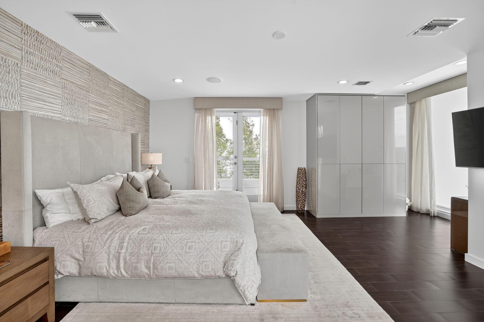 LAUDERDALE BEACH - Residential