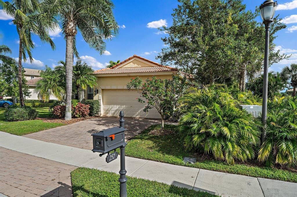 Photo of 252 Isle Verde Way, Palm Beach Gardens, FL 33418 (MLS # R10760882)