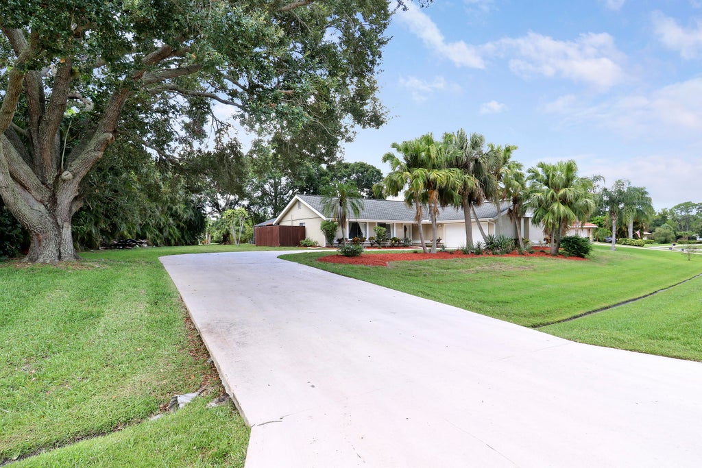 Photo of 3060 SE Darien Road, Port Saint Lucie, FL 34952 (MLS # R11149870)