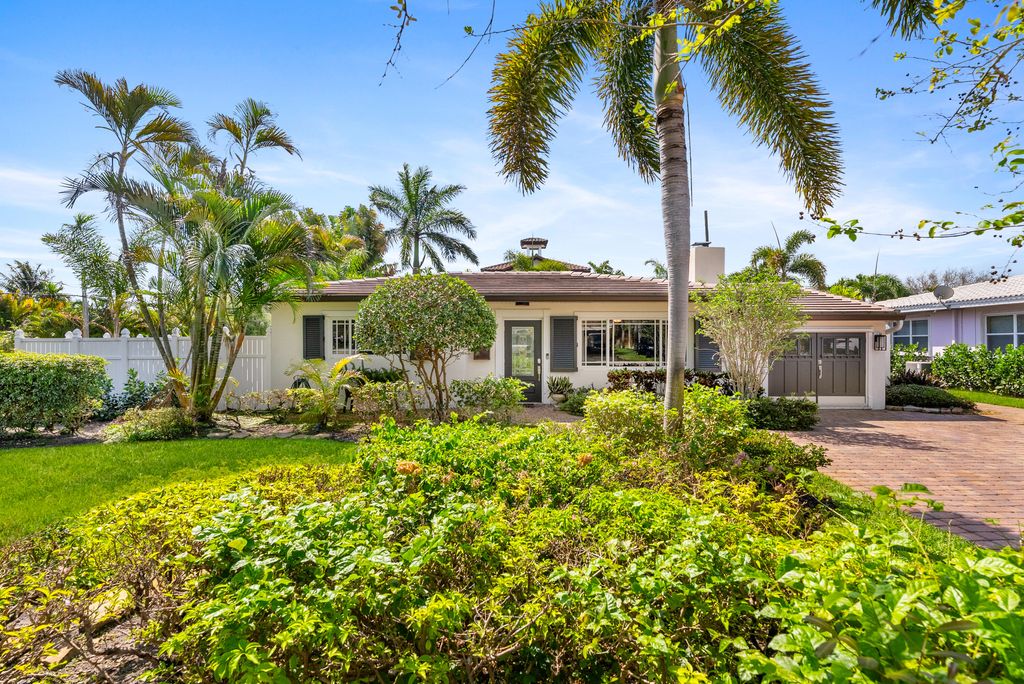 Photo of 124 Bonnie Briar Lane, Delray Beach, FL 33444 (MLS # R11166362)