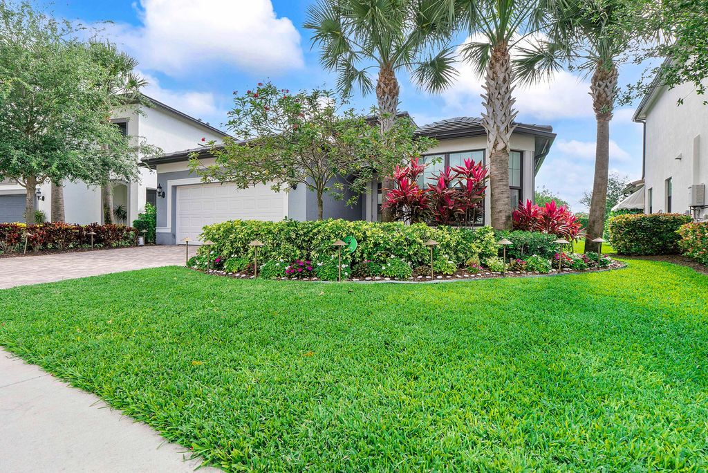 Photo of 4640 E Pinehurst Trl Trail E, Fort Lauderdale, FL 33309 (MLS # B26019566)