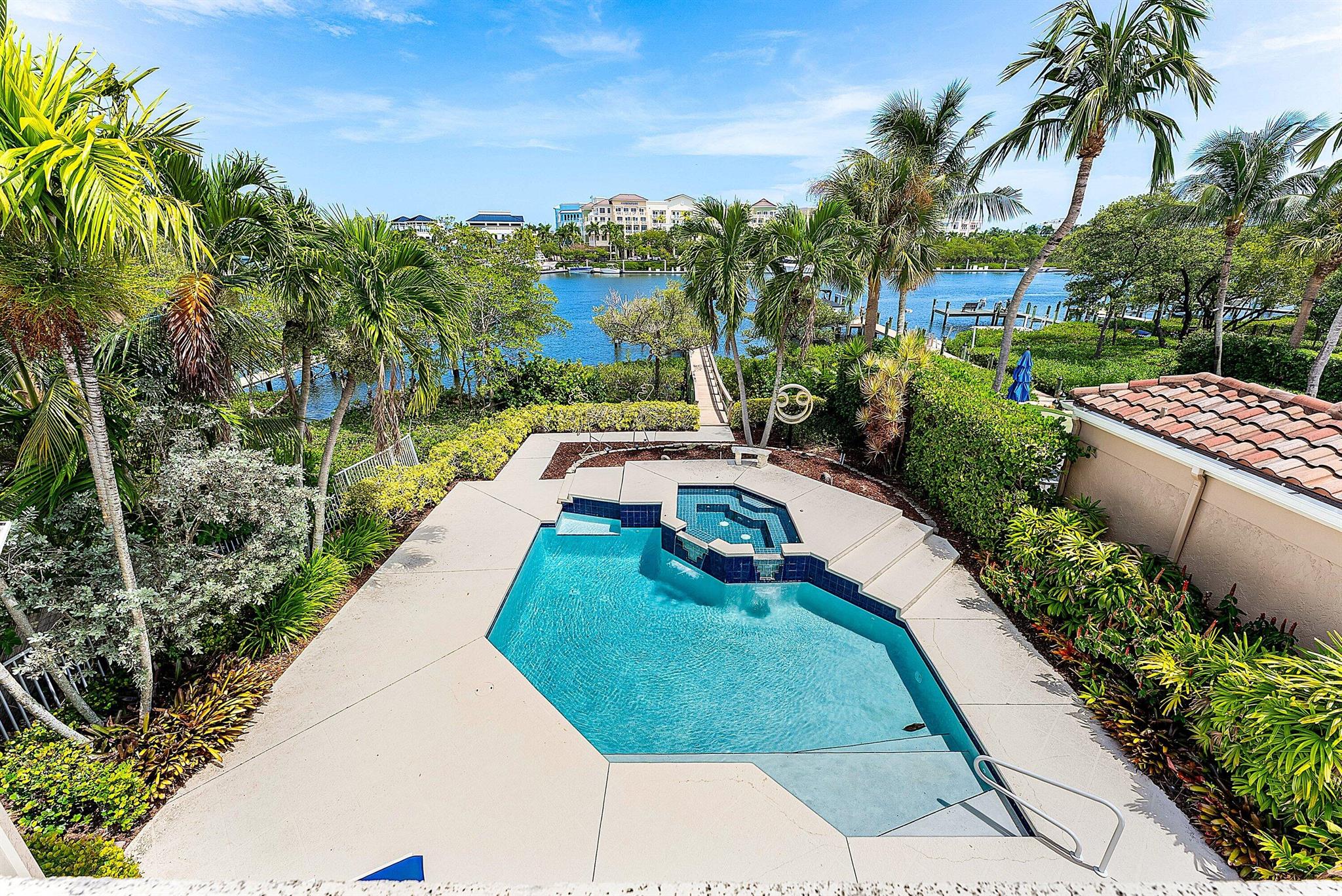 WATERS EDGE EST - Residential