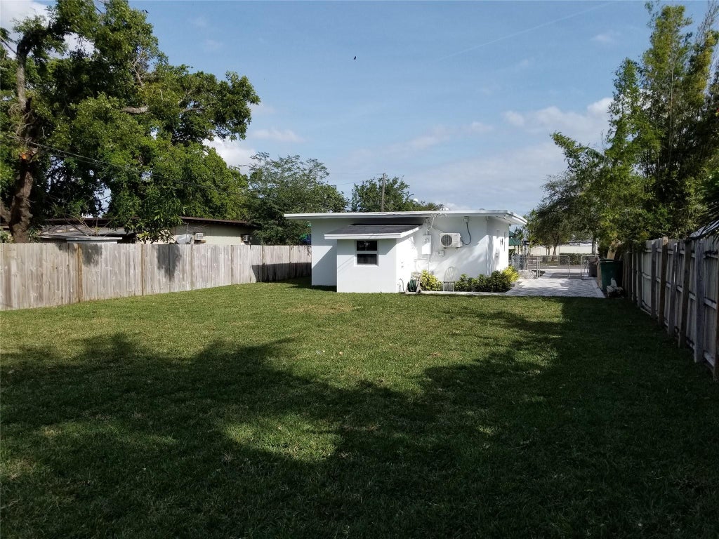 Photo of 4217 SW 61st Avenue, Davie, FL 33314 (MLS # B26078434)