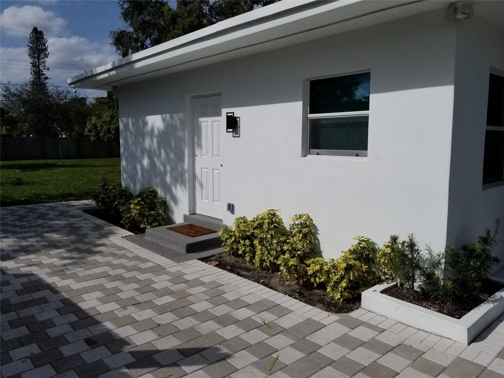 Photo of 4217 SW 61st Avenue, Davie, FL 33314 (MLS # B26078434)