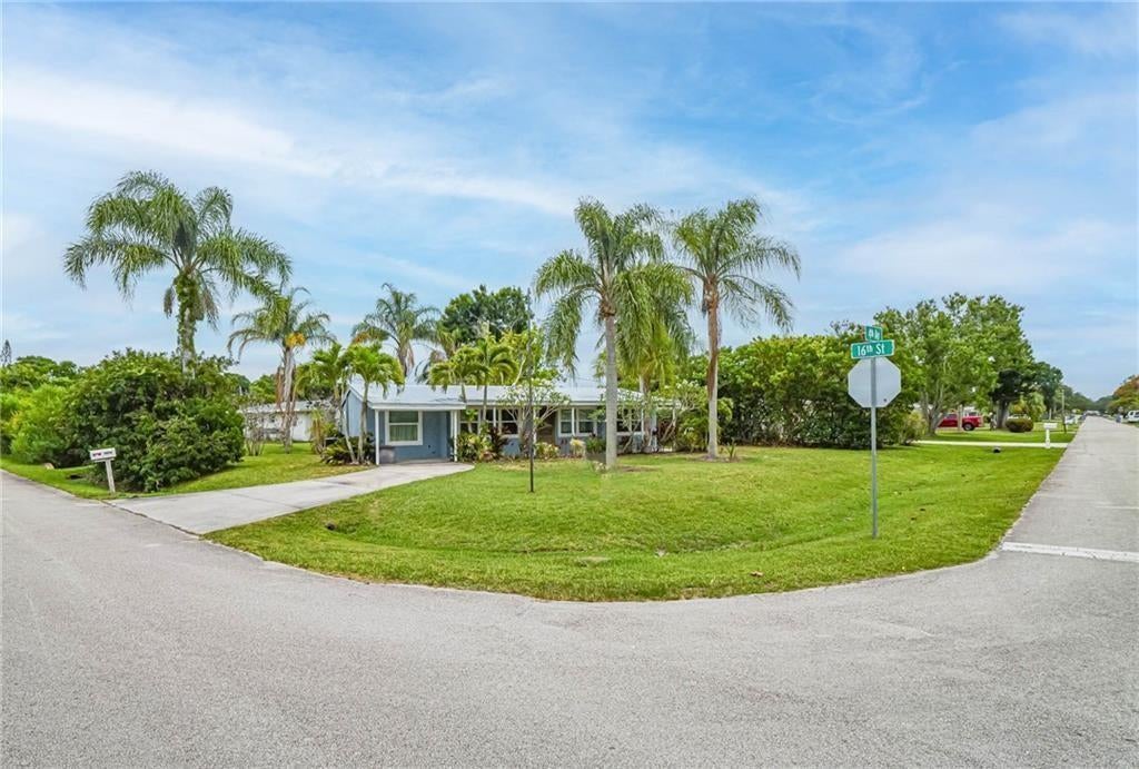 Photo of 1590 4th Avenue, Vero Beach, FL 32960 (MLS # R11107911)