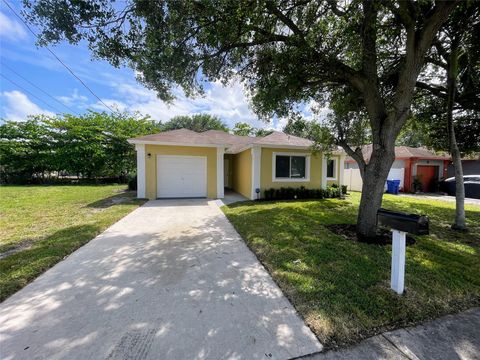 Single Family Residence in Fort Lauderdale FL 2944 9th St St.jpg
