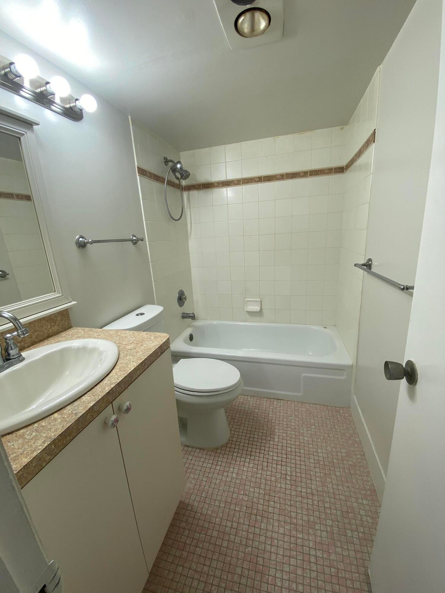 152 Camden G, West Palm Beach FL 33417