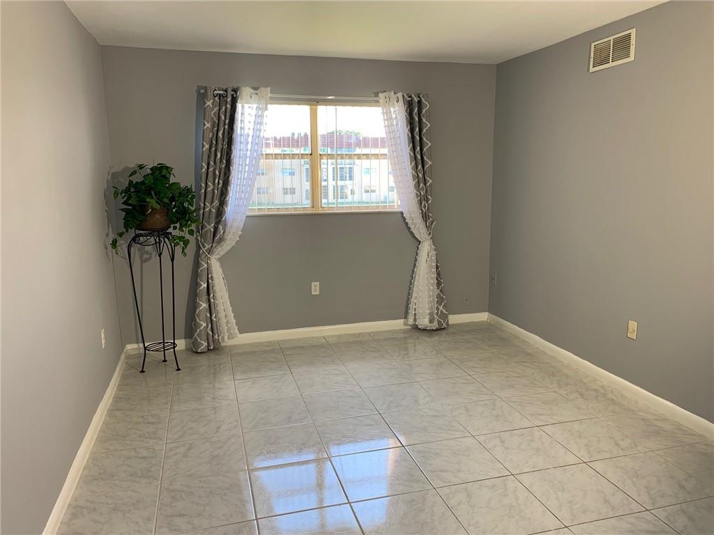 Sunrise lakes condominum - Residential