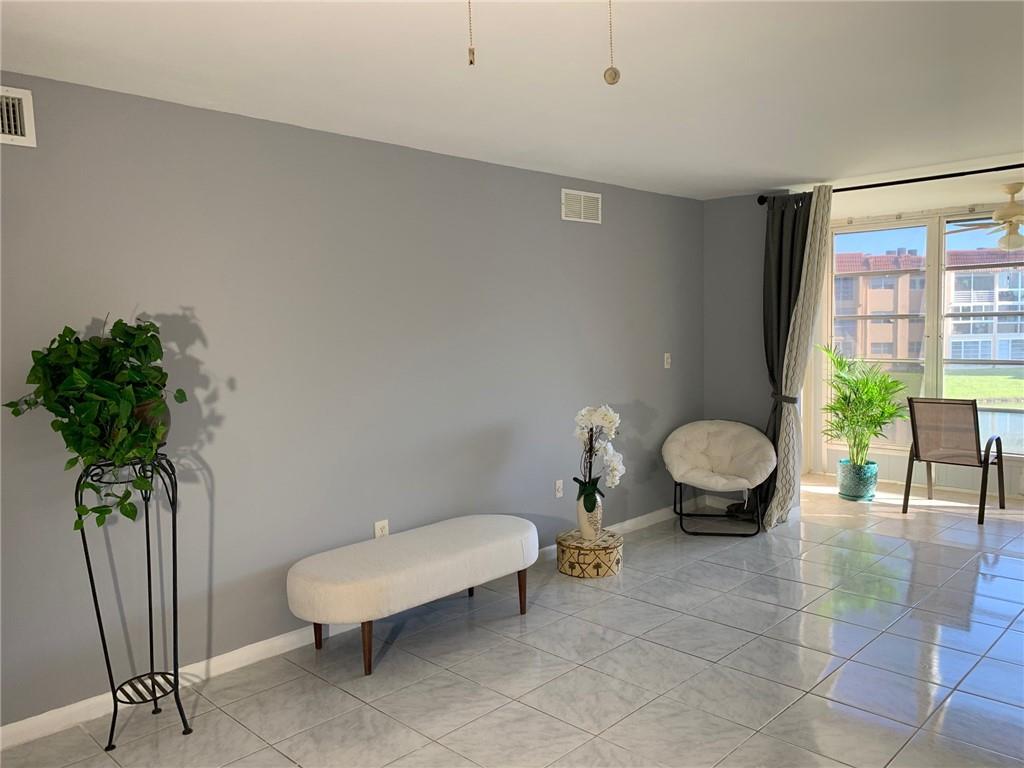 Sunrise lakes condominum - Residential