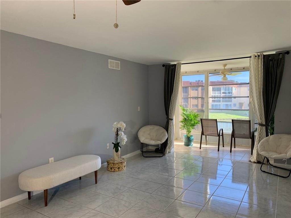Sunrise lakes condominum - Residential