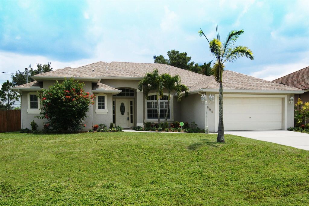 Photo of 408 SW Ridgecrest Drive, Port St Lucie, FL 34953 (MLS # R10898354)