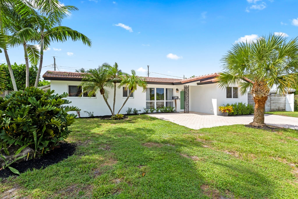 Photo of 5911 NE 21st Terrace, Fort Lauderdale, FL 33308 (MLS # B26093249)