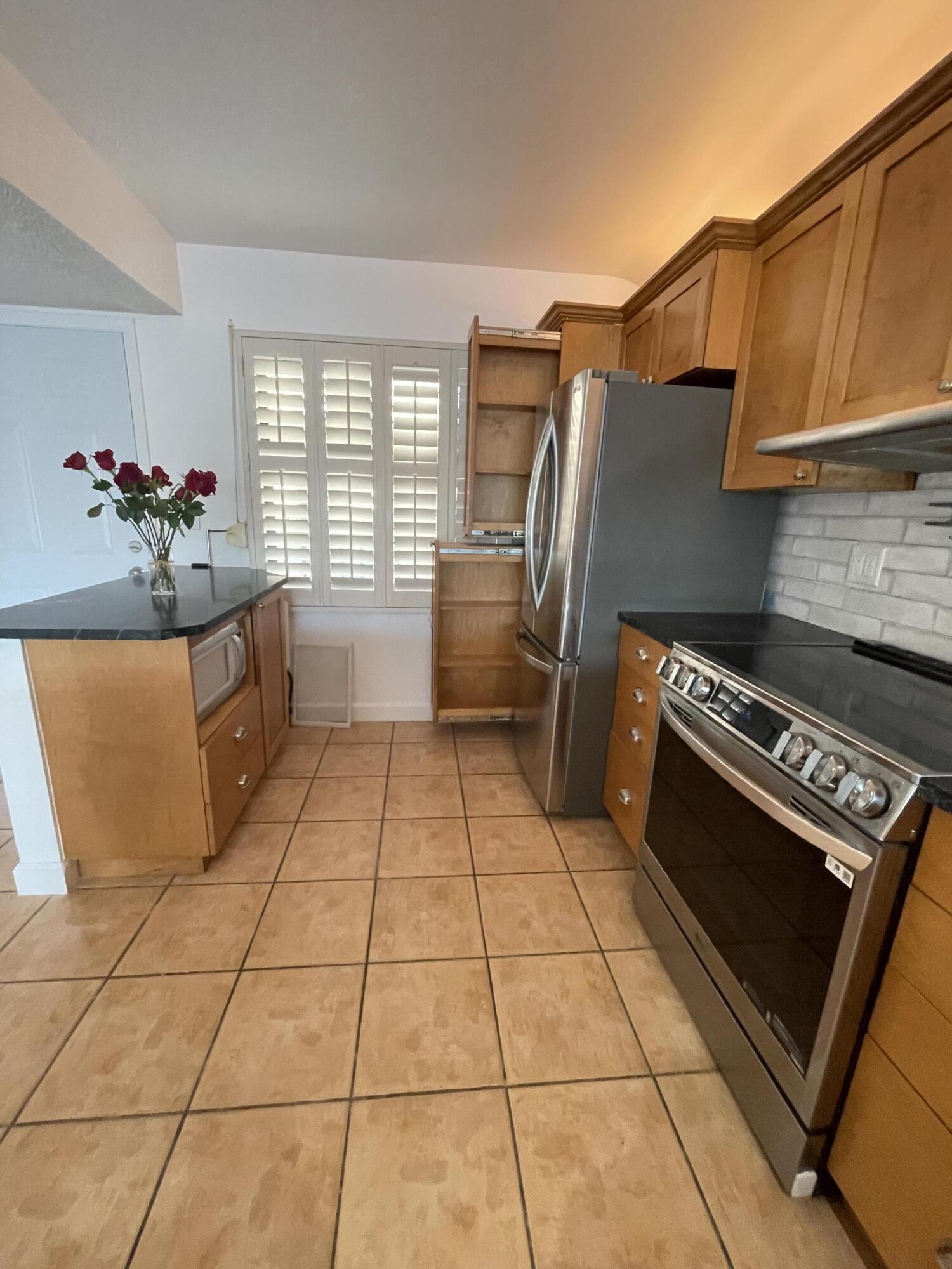 HIDDEN HARBOUR OF THE PALM BEACHES COND DECL FILED - Residential Lease