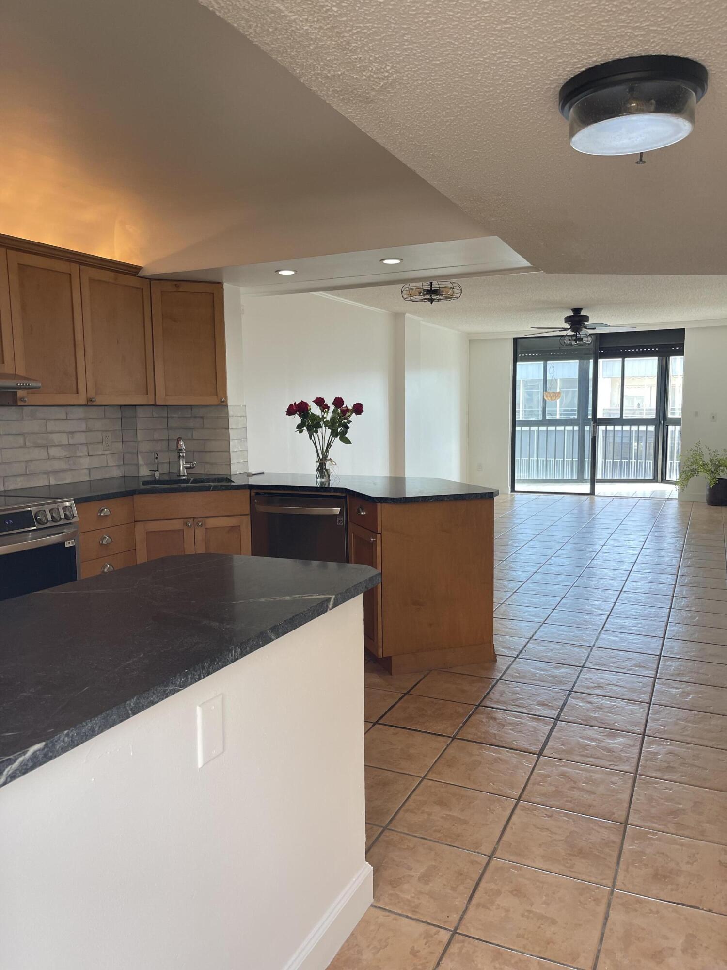 HIDDEN HARBOUR OF THE PALM BEACHES COND DECL FILED - Residential Lease