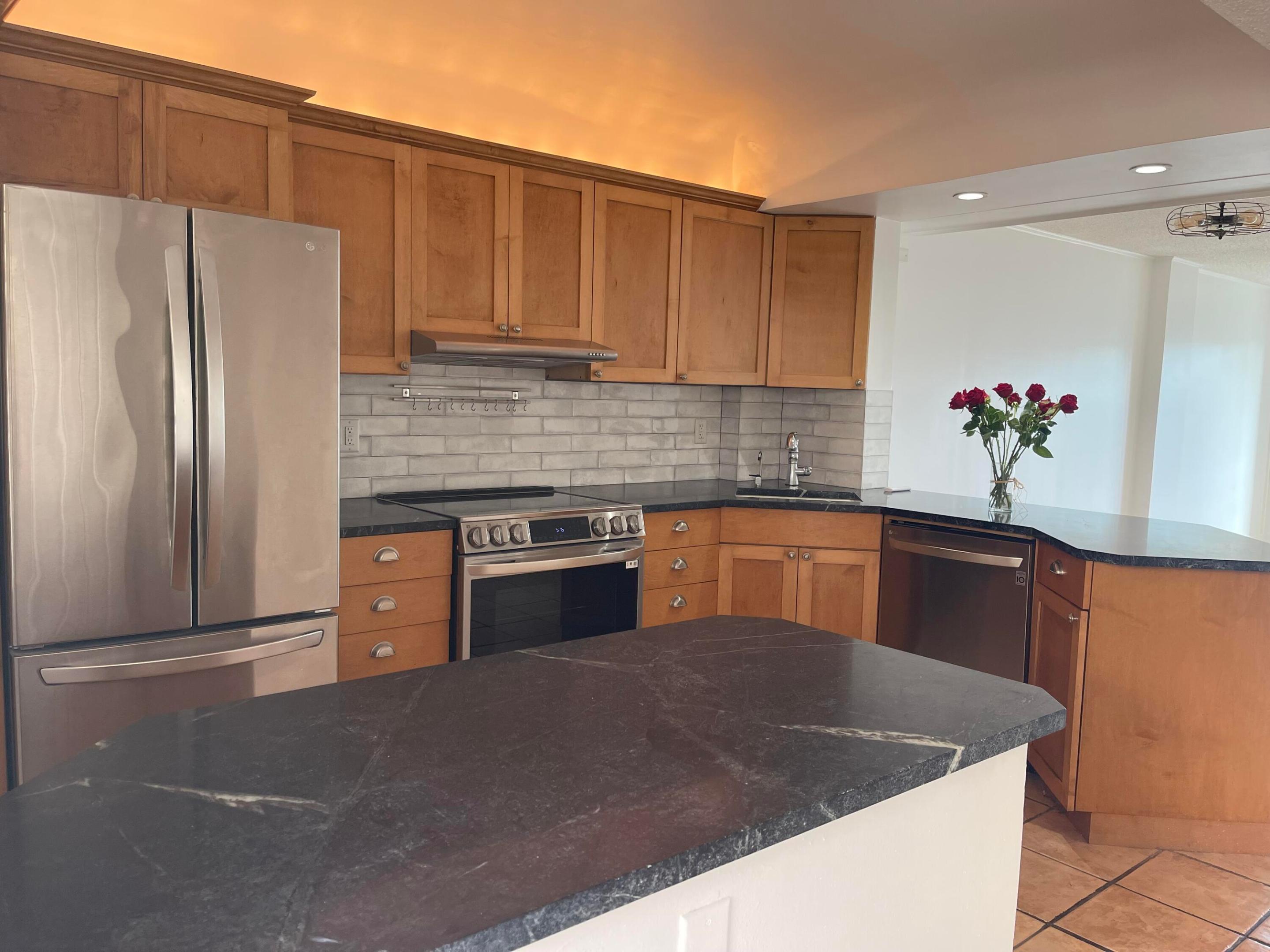 HIDDEN HARBOUR OF THE PALM BEACHES COND DECL FILED - Residential Lease