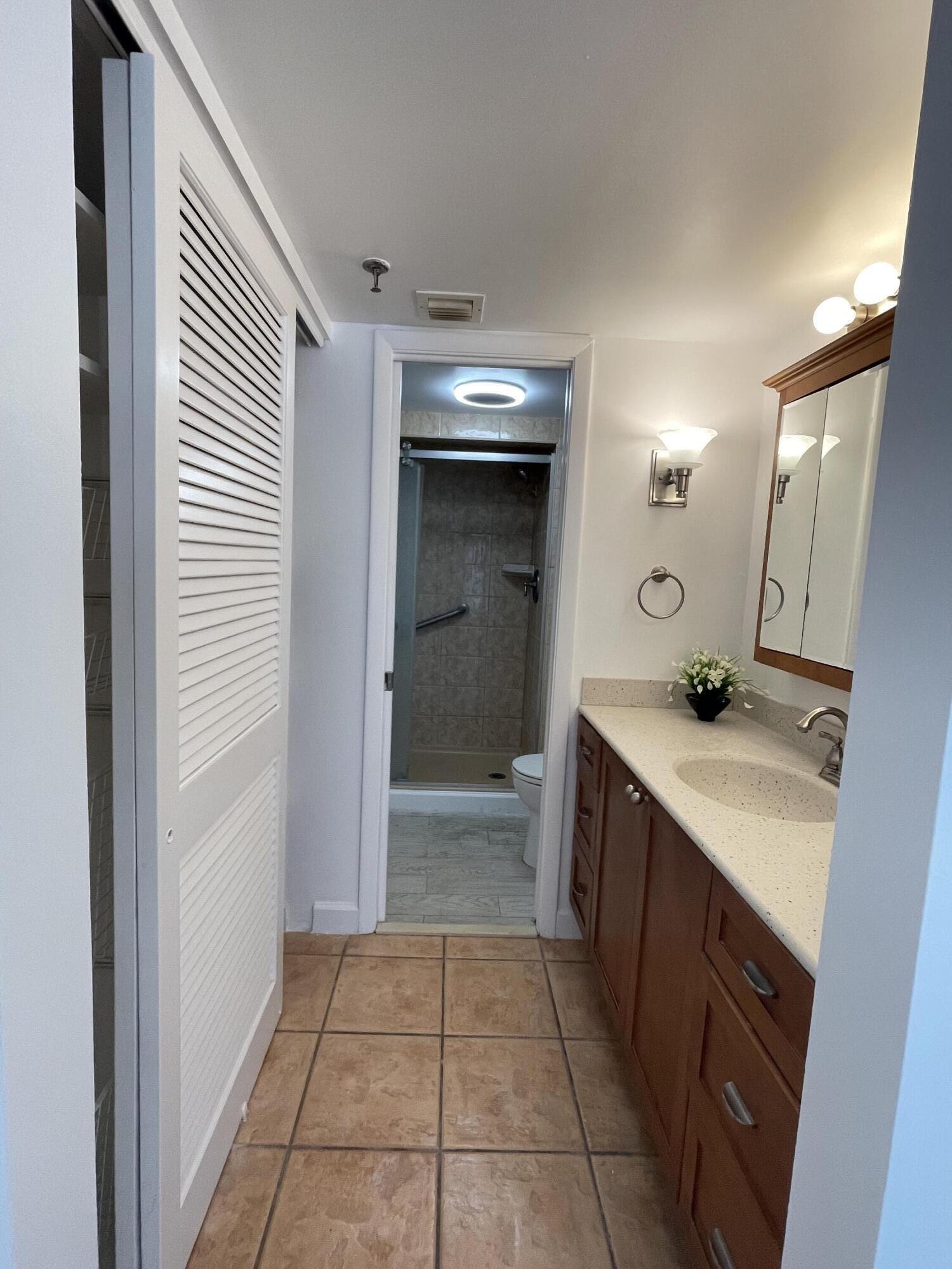 HIDDEN HARBOUR OF THE PALM BEACHES COND DECL FILED - Residential Lease