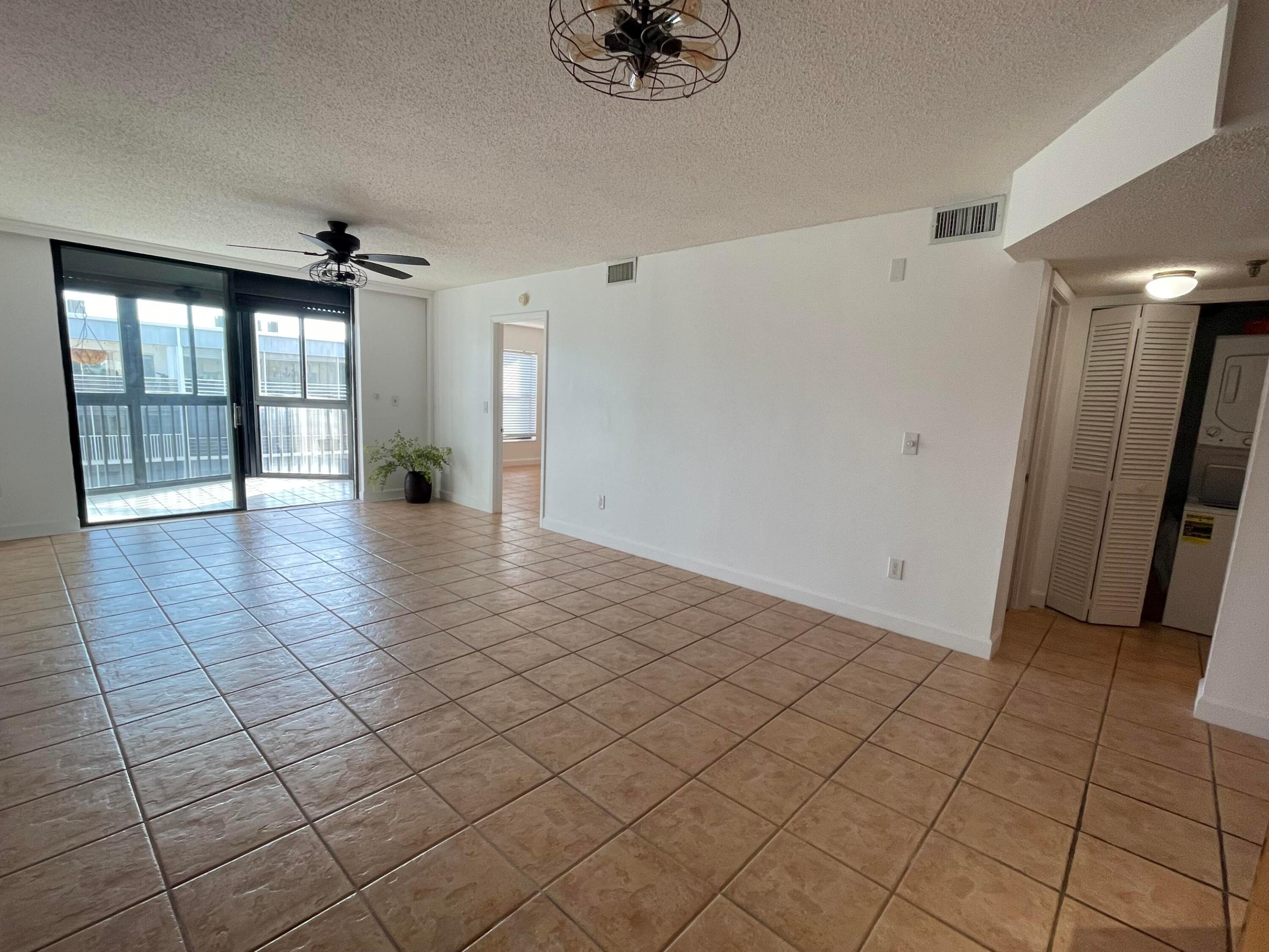 HIDDEN HARBOUR OF THE PALM BEACHES COND DECL FILED - Residential Lease