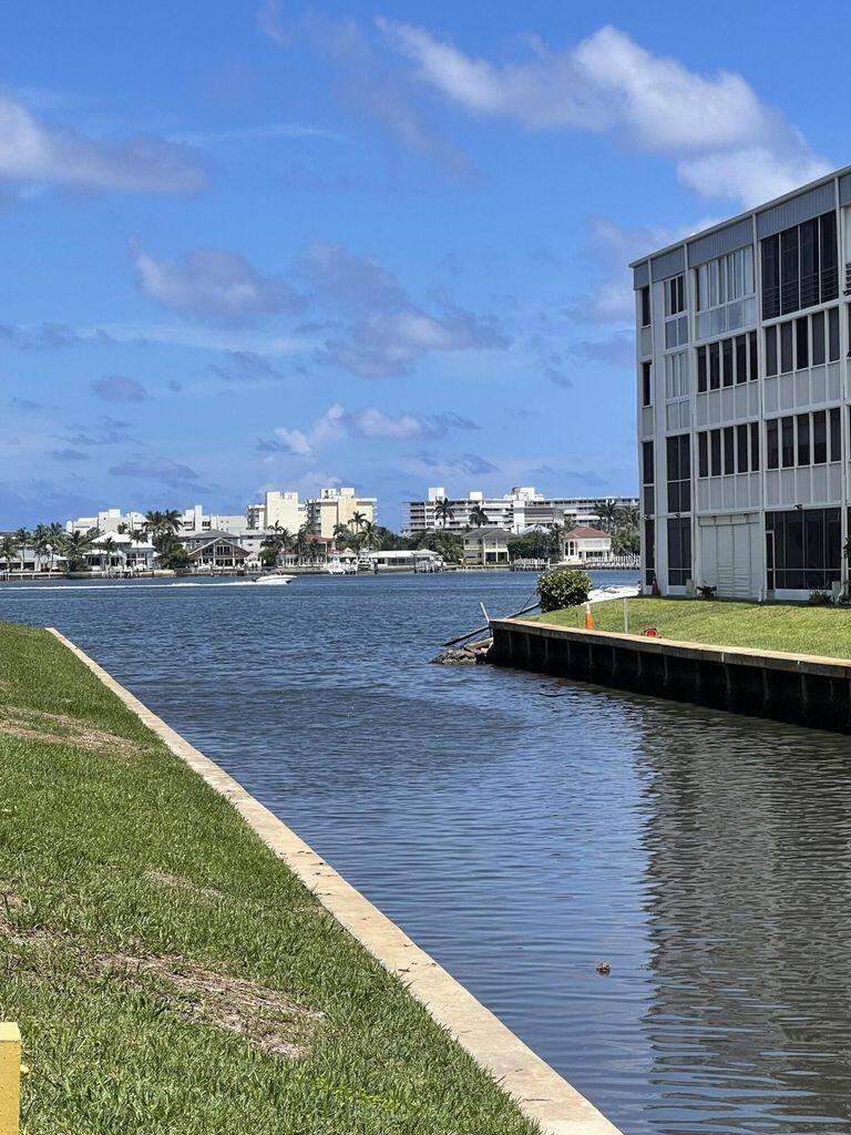 HIDDEN HARBOUR OF THE PALM BEACHES COND DECL FILED - Residential Lease