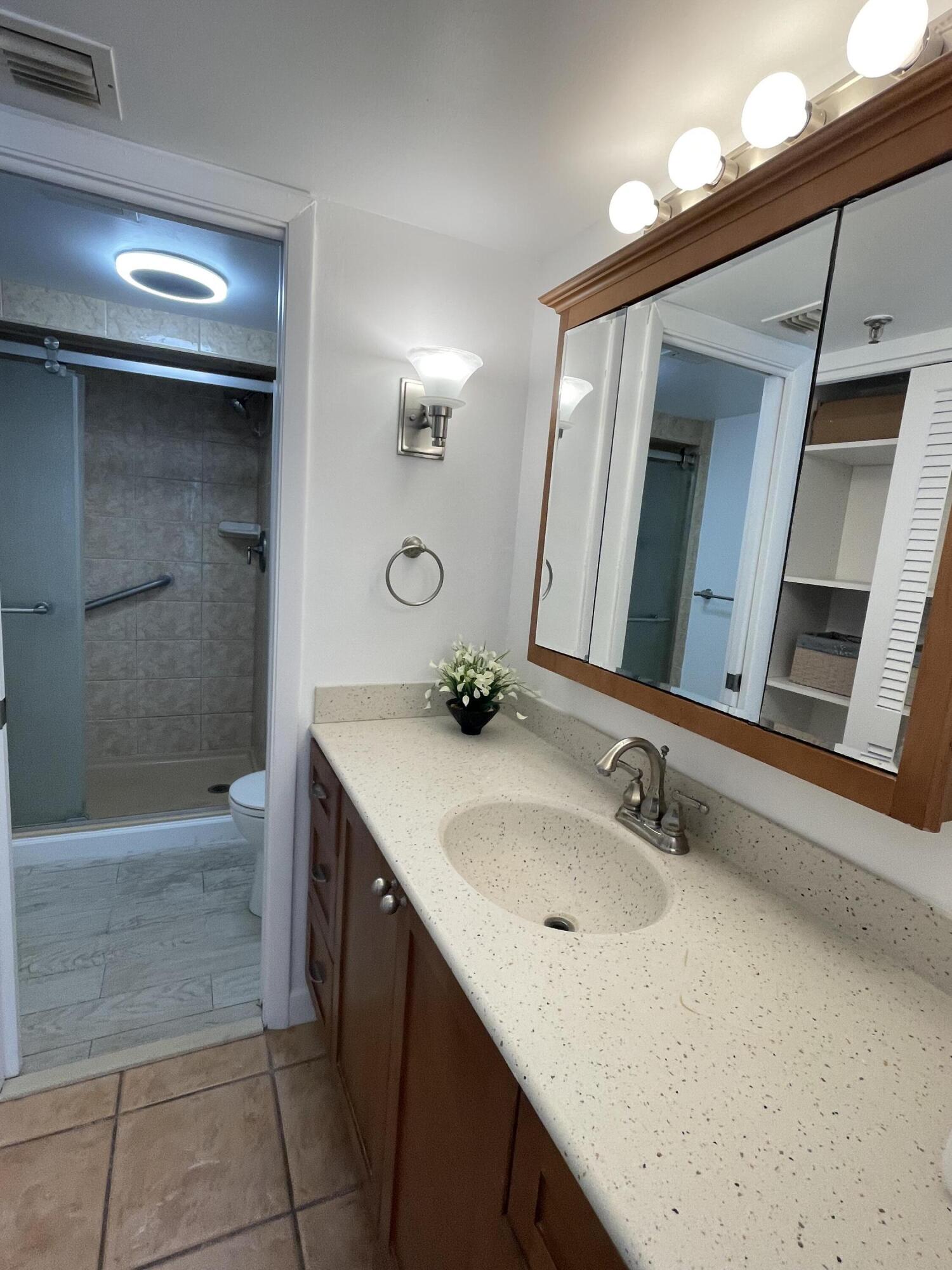 HIDDEN HARBOUR OF THE PALM BEACHES COND DECL FILED - Residential Lease