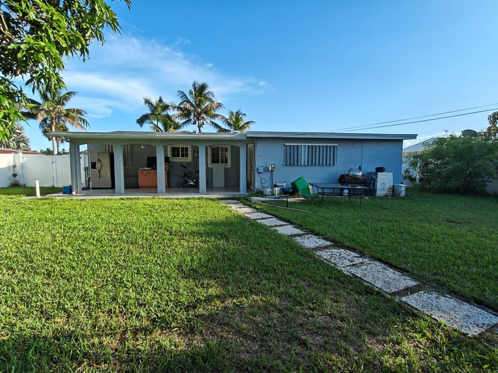 Photo of 324 Mid Pines Road, Palm Springs, FL 33461 (MLS # B26064491)