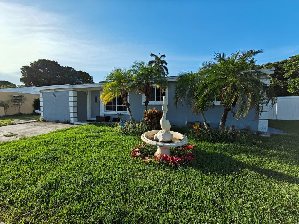 Photo of 324 Mid Pines Road, Palm Springs, FL 33461 (MLS # B26064491)