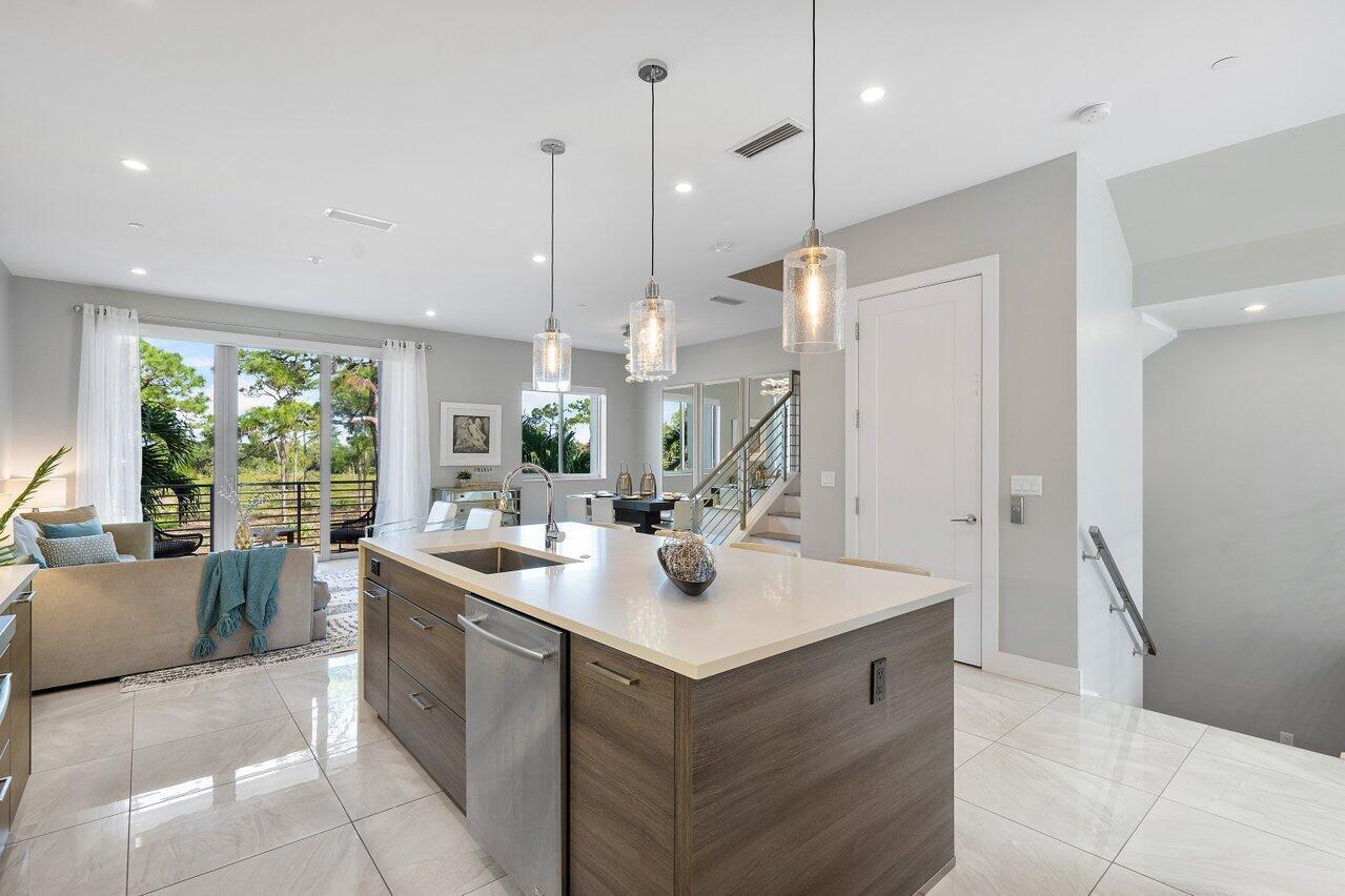 SPANISH RIVER TOWNHOMES/m - Residential Lease