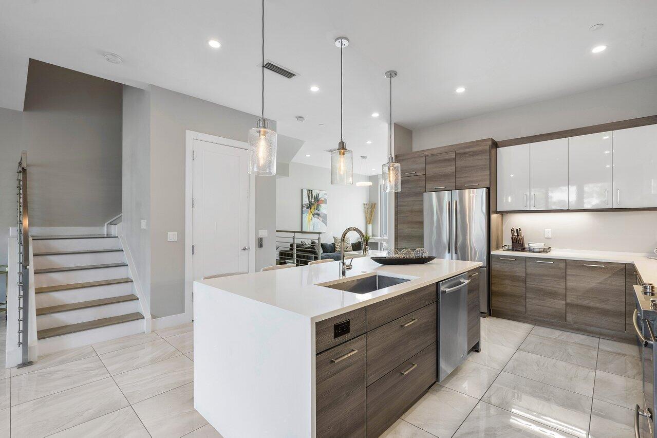 SPANISH RIVER TOWNHOMES/m - Residential Lease