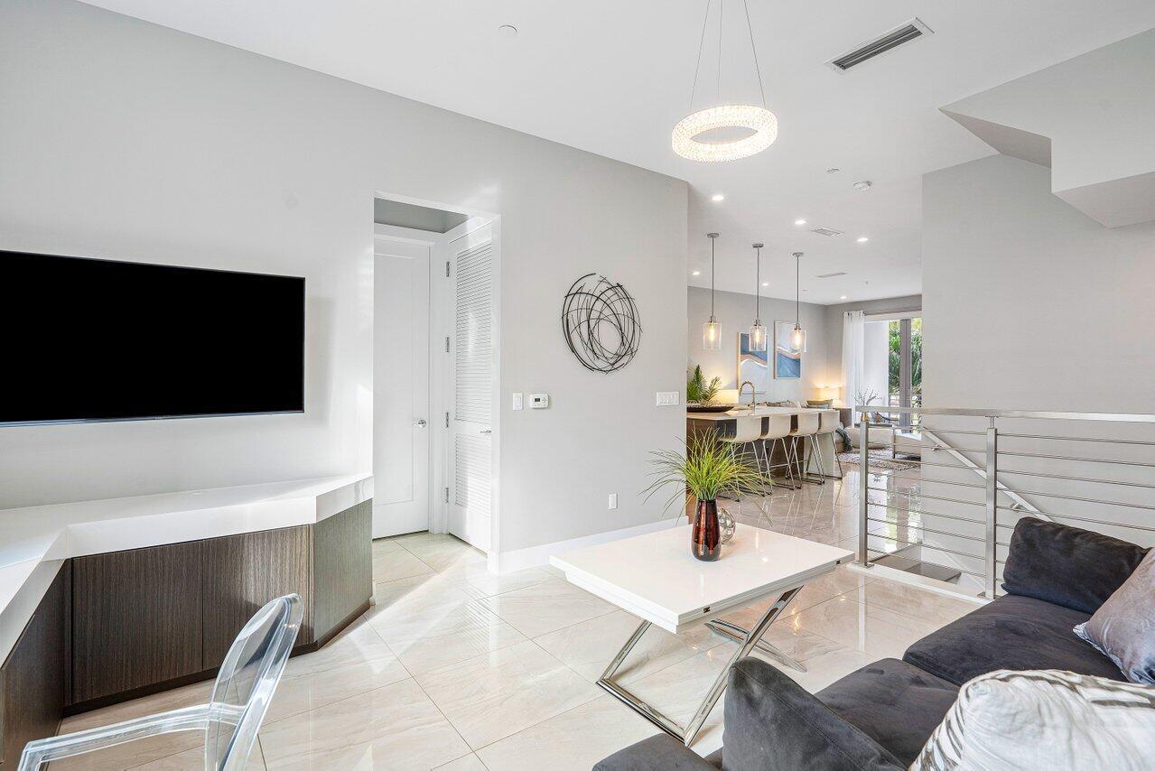 SPANISH RIVER TOWNHOMES/m - Residential Lease