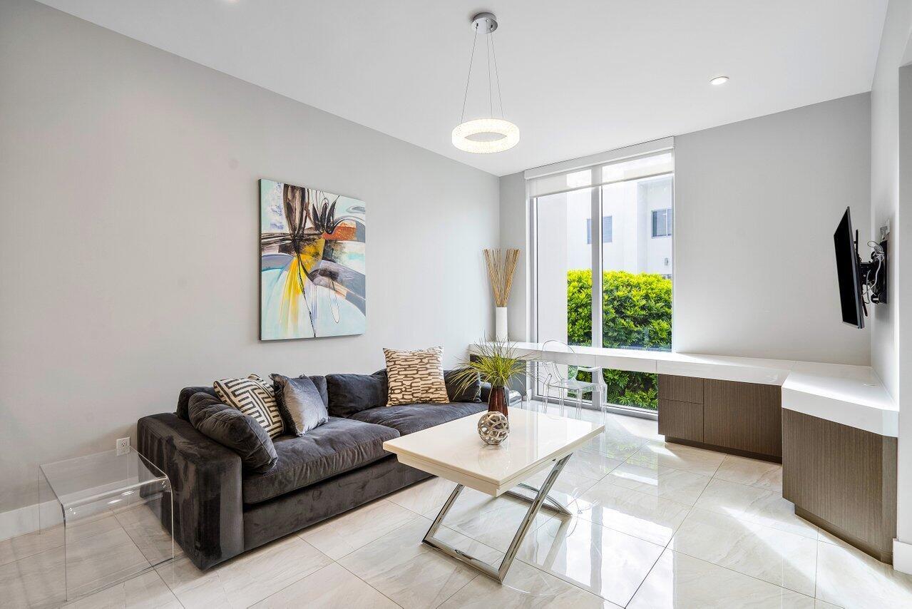 SPANISH RIVER TOWNHOMES/m - Residential Lease