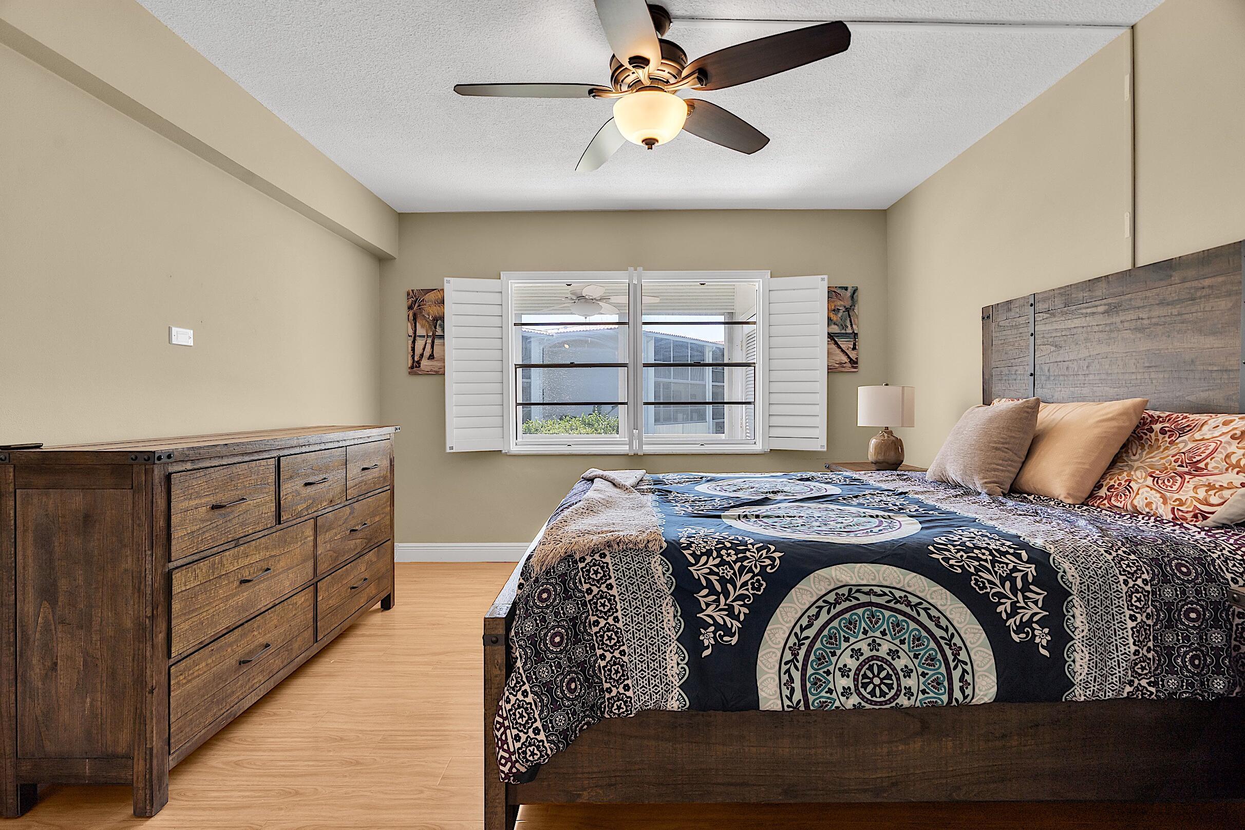 PENTHOUSE NORTH CONDO - Residential