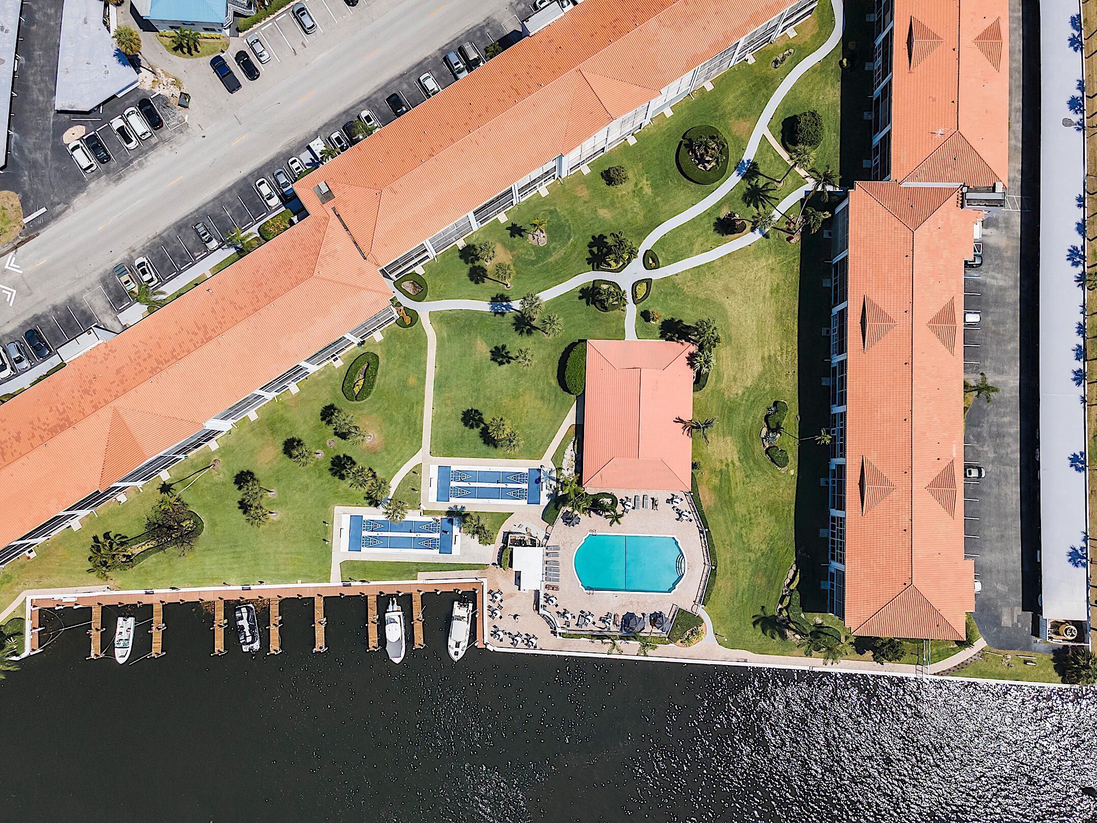 PENTHOUSE NORTH CONDO - Residential