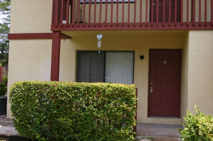 SPACIOUS 1/1 FIRST FLOOR CORNER UNIT, TILE FLOORING, WASHER/DRYER IN UNIT, CLOSE TO PUBLIC TRANSPORTATION AND SHOPPING, WELL KEPT COMMUNITY. MOTIVATED SELLER, ***BRING ALL OFFERS ***.