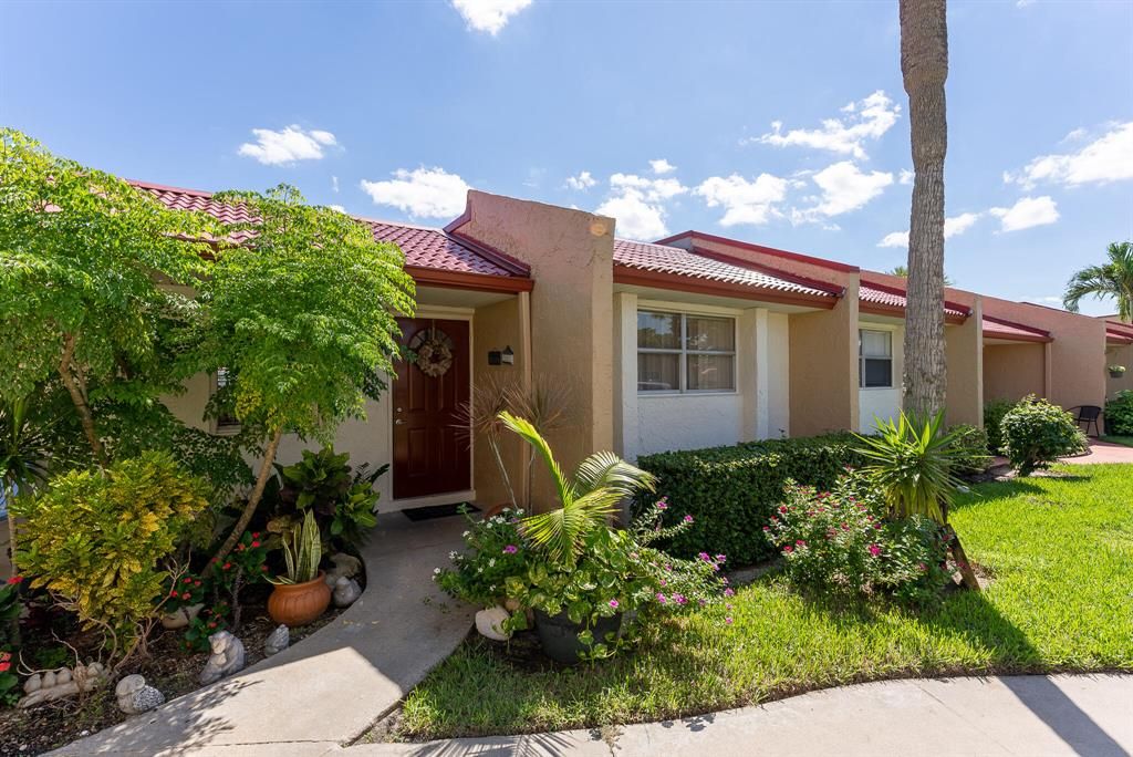 Photo of 405 Lake Evelyn Drive Dr #405, West Palm Beach, FL 33411 (MLS # R10748295)