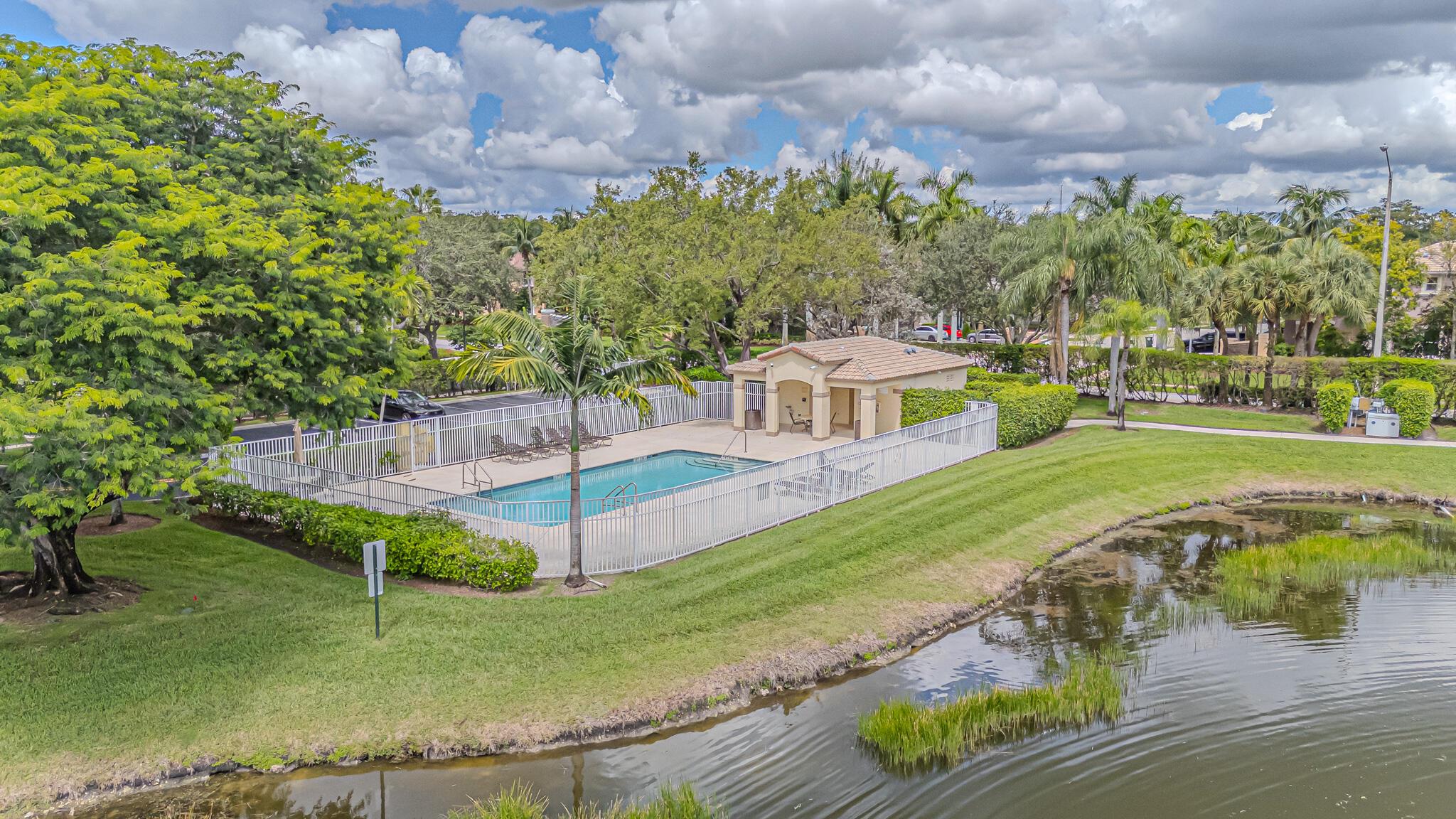 LAGO VISTA AT COCONUT CRE - Residential