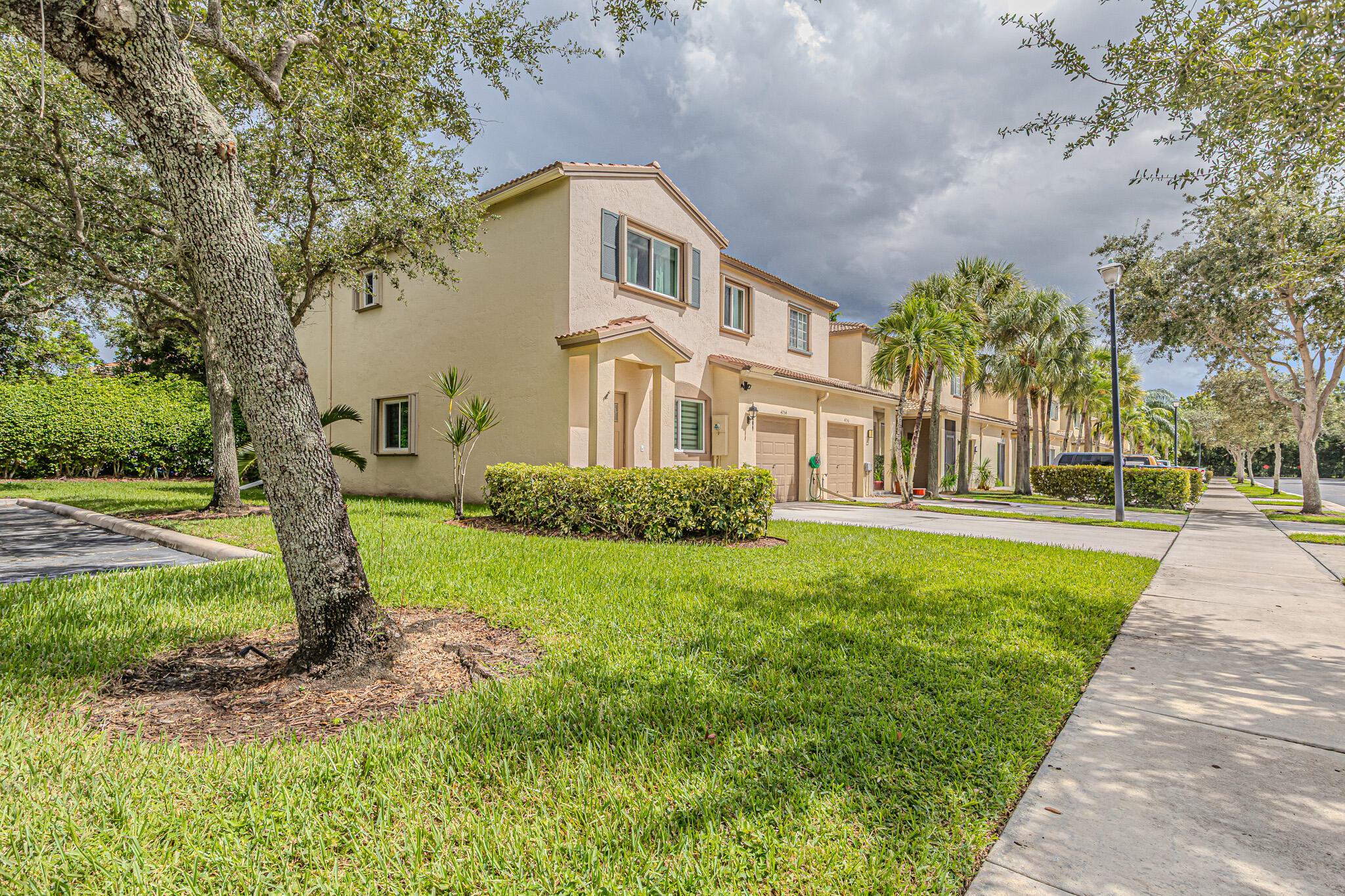 LAGO VISTA AT COCONUT CRE - Residential