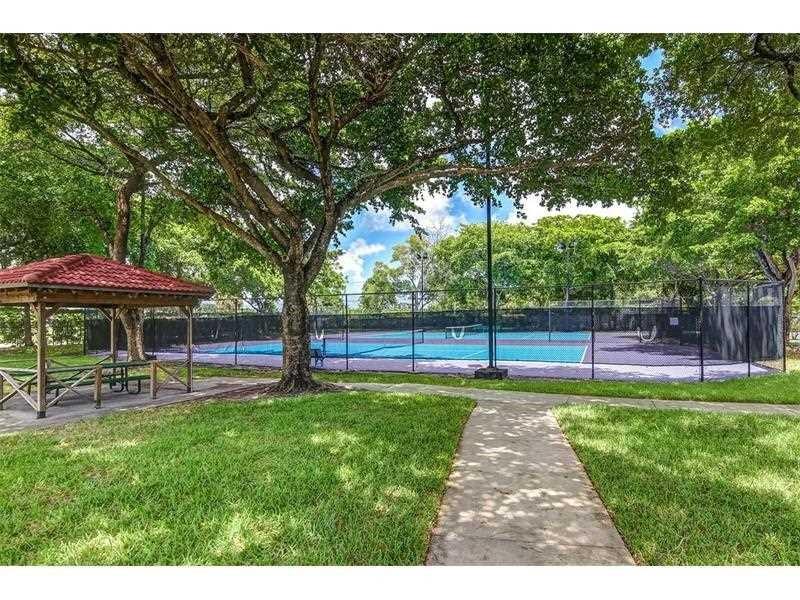 Lake Emerald - Residential