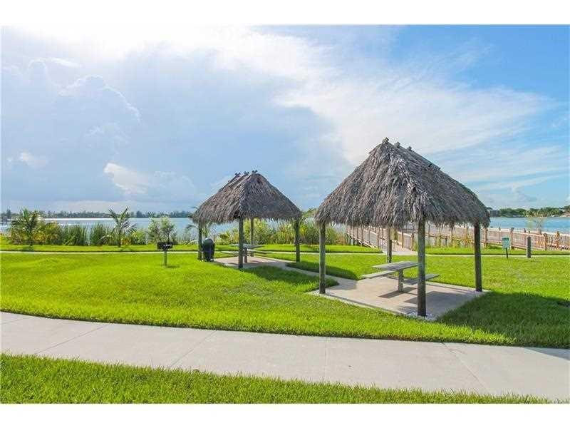 Lake Emerald - Residential