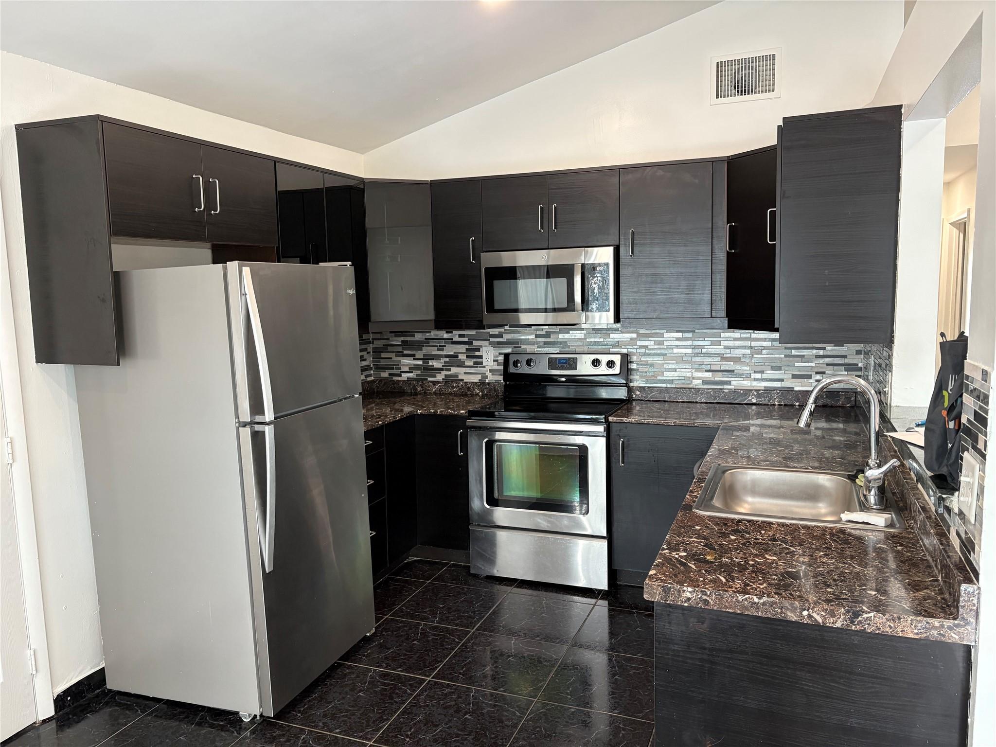 Boynton Lakes 04 - Residential Lease