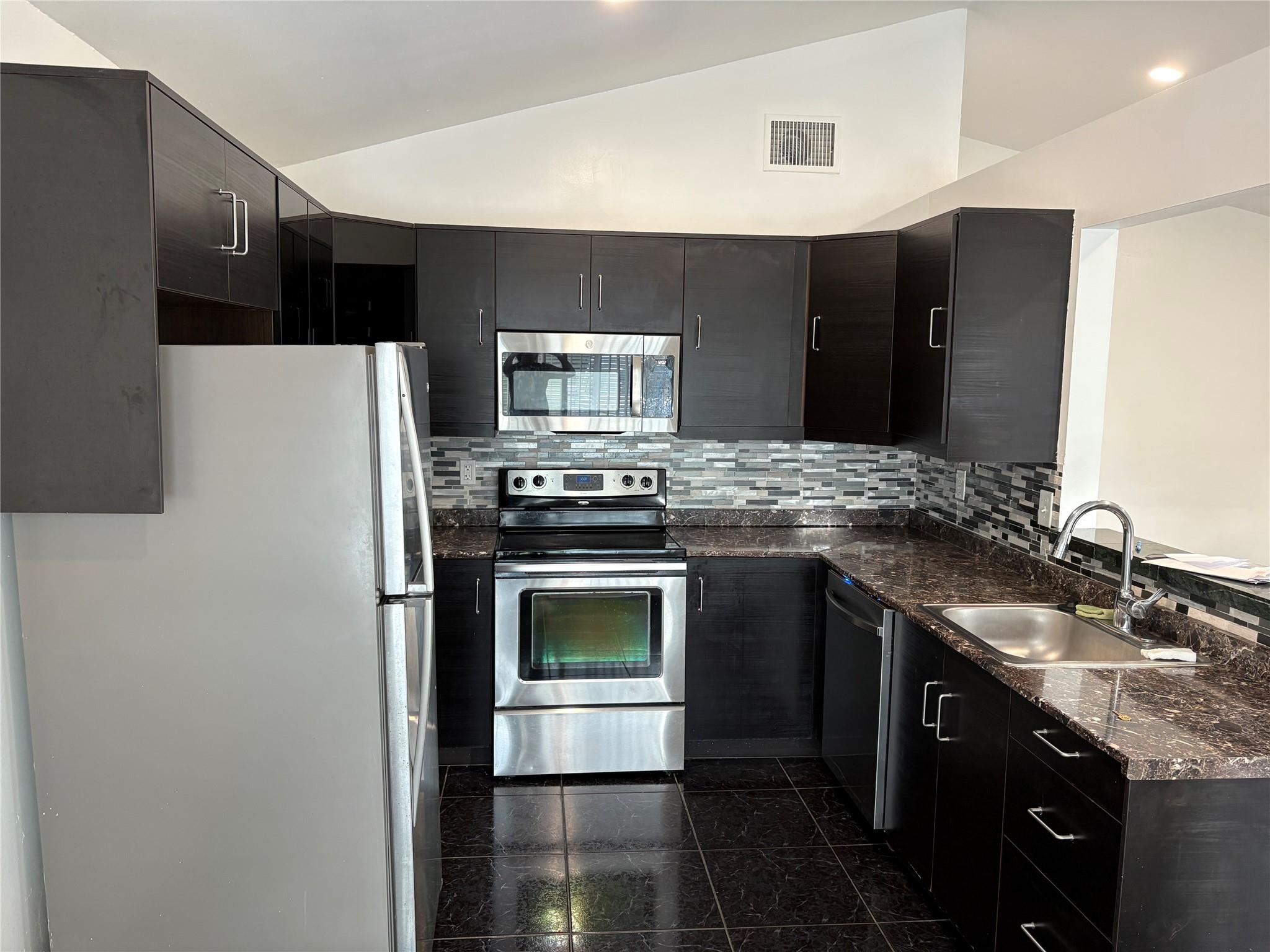 Boynton Lakes 04 - Residential Lease