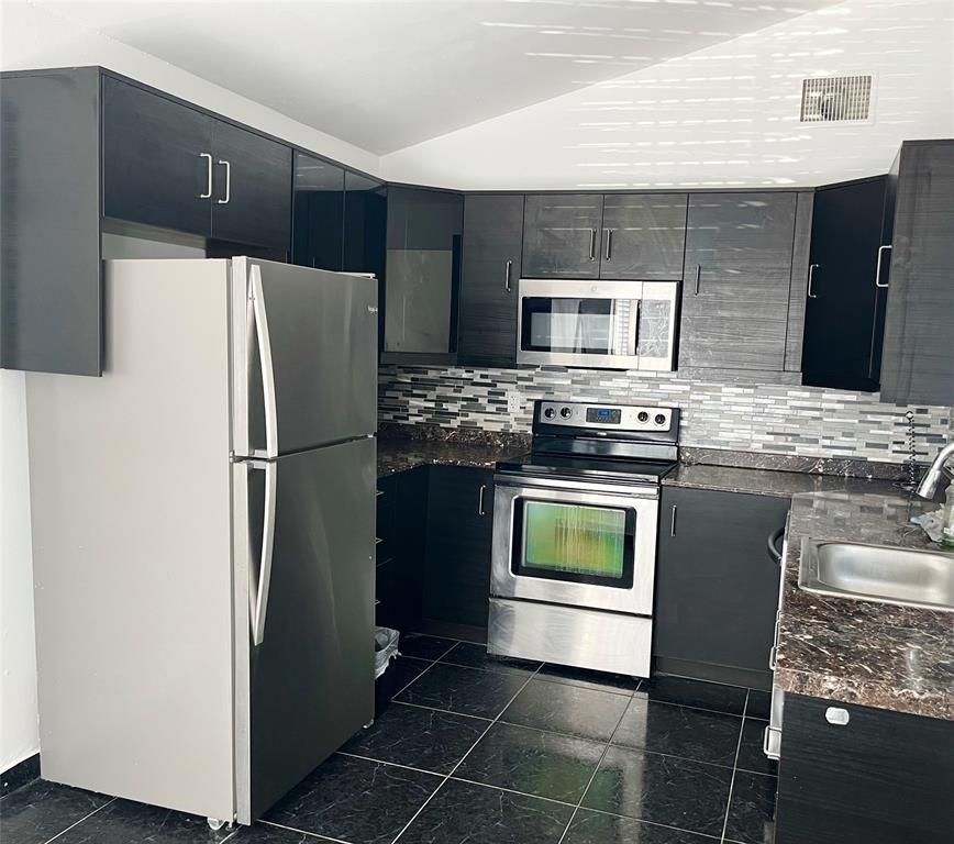 Boynton Lakes 04 - Residential Lease